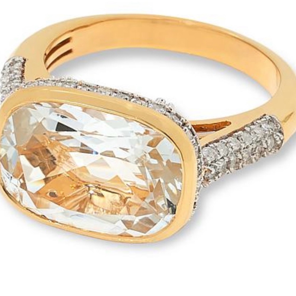 WhiteTopaz/Diamond Ring Sz 5
Worn 2x. Selling since I have a very similar ring.